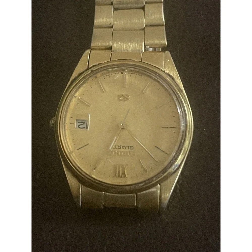 Seiko SQ Quartz 5Y22-6000 is a classic gold-tone men's dress watch 1990’s